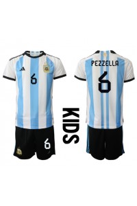 Argentiina German Pezzella #6 Jalkapallovaatteet Lasten Kotipeliasu MM-kisat 2022 Lyhythihainen (+ Lyhyet housut)